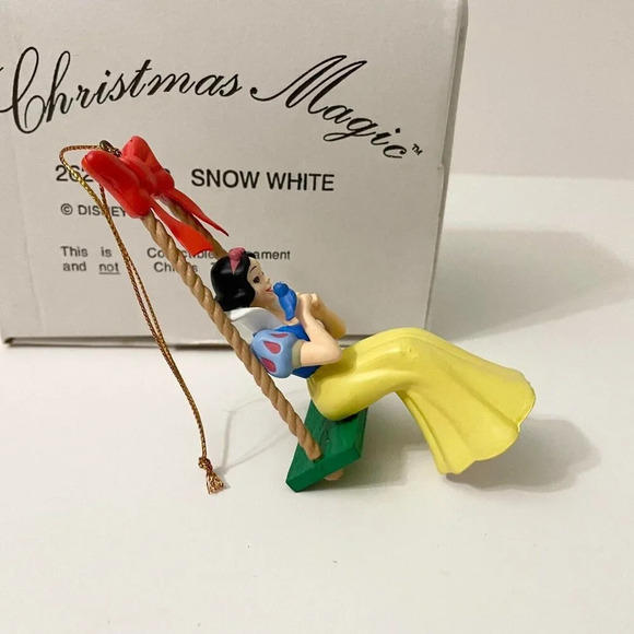 Vintage Snow White Disney Christmas Magic Collectible Ornament - Picture 6 of 16